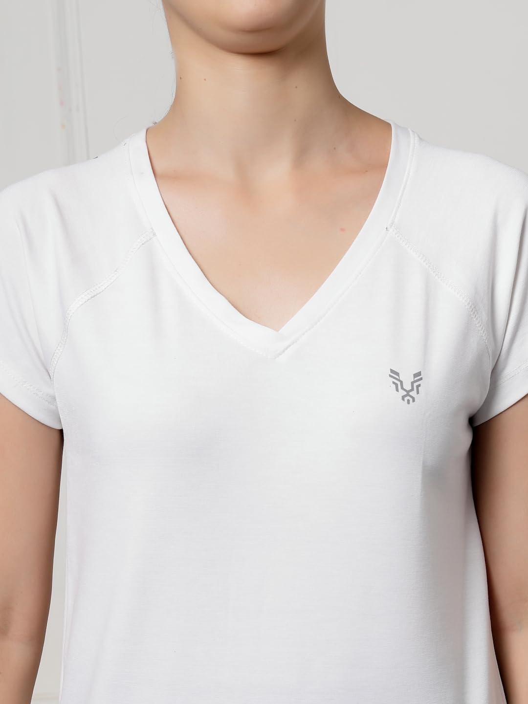 UZARUS Women's V-Neck Gym T-Shirt - Image 3