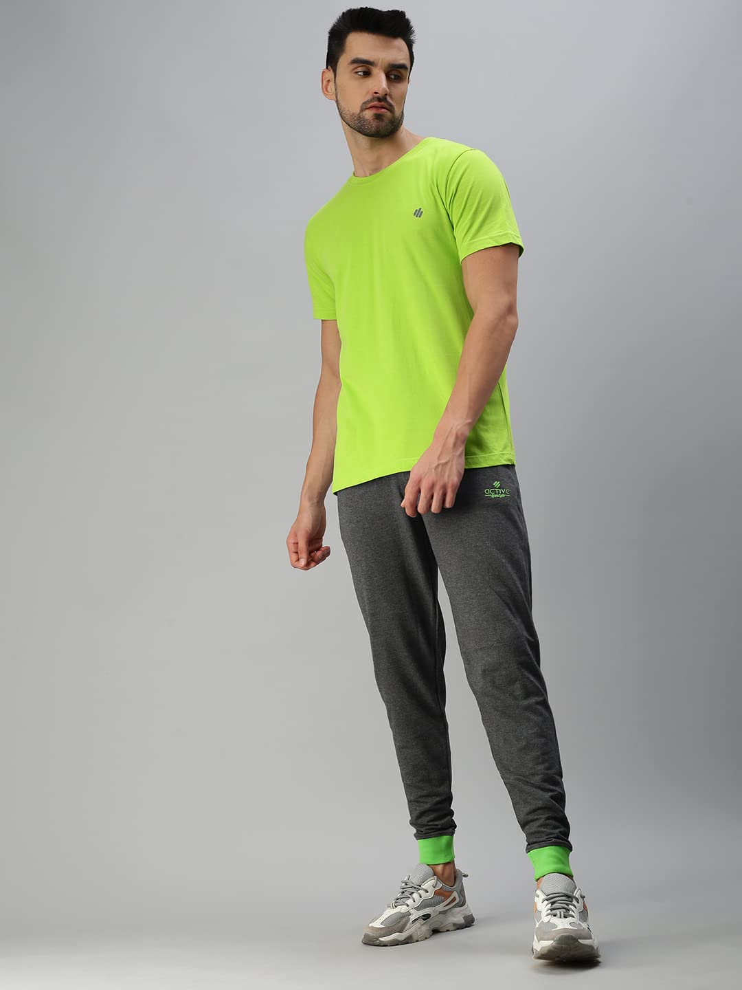 ONN Men's Green Solid Cotton T-Shirt - Image 5