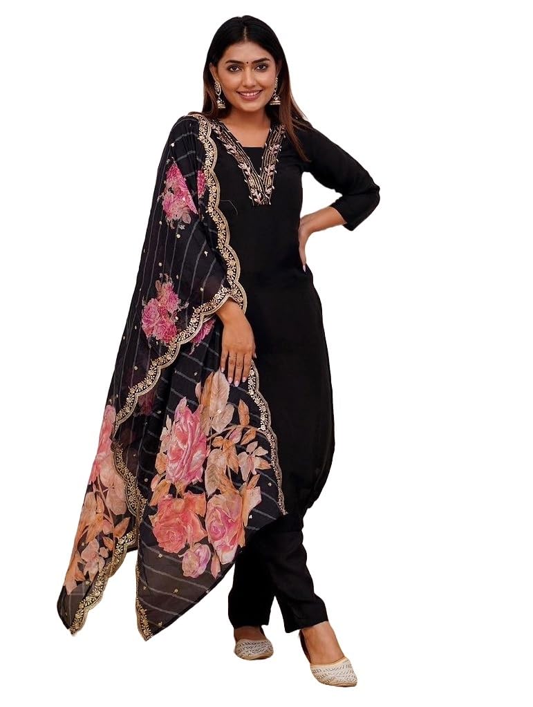 KLOSIA Women Embroidery Kurta Set - Black