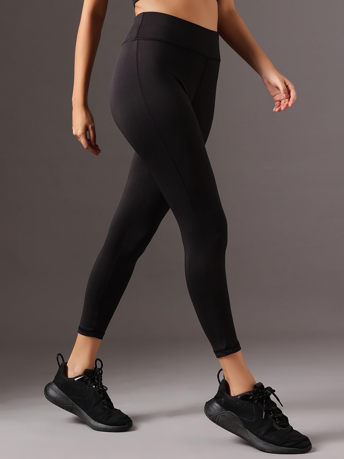 Clovia Women's Black Activewear Tights - Image 5