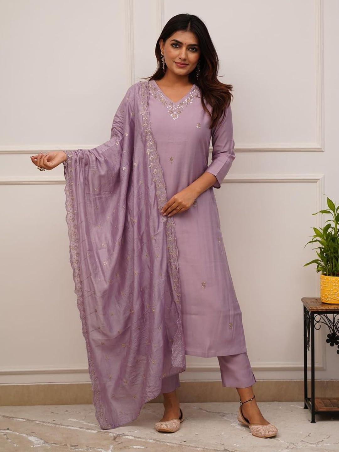 Naixa Women's Embroidered Kurta Set - Onion - Image 5