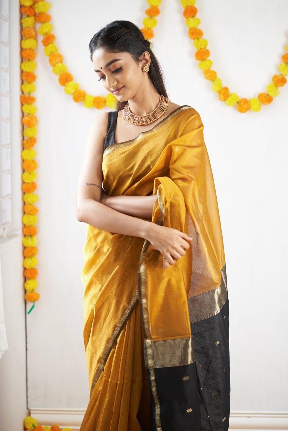 Cotton Linen Saree with Gold Zari Work - Image 4