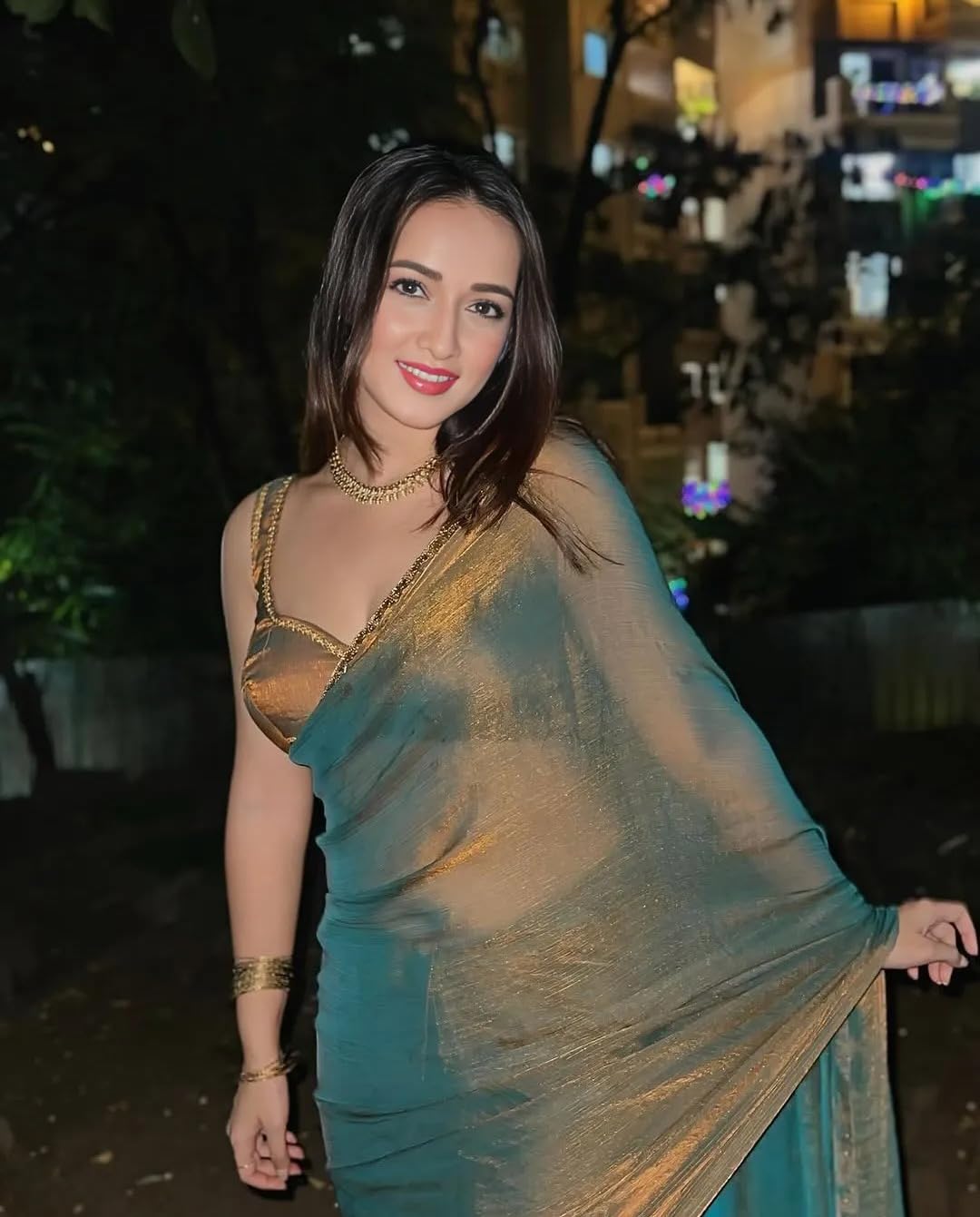 Sidhidata Women's Silk Saree with Hand Work Lace Border - Image 4