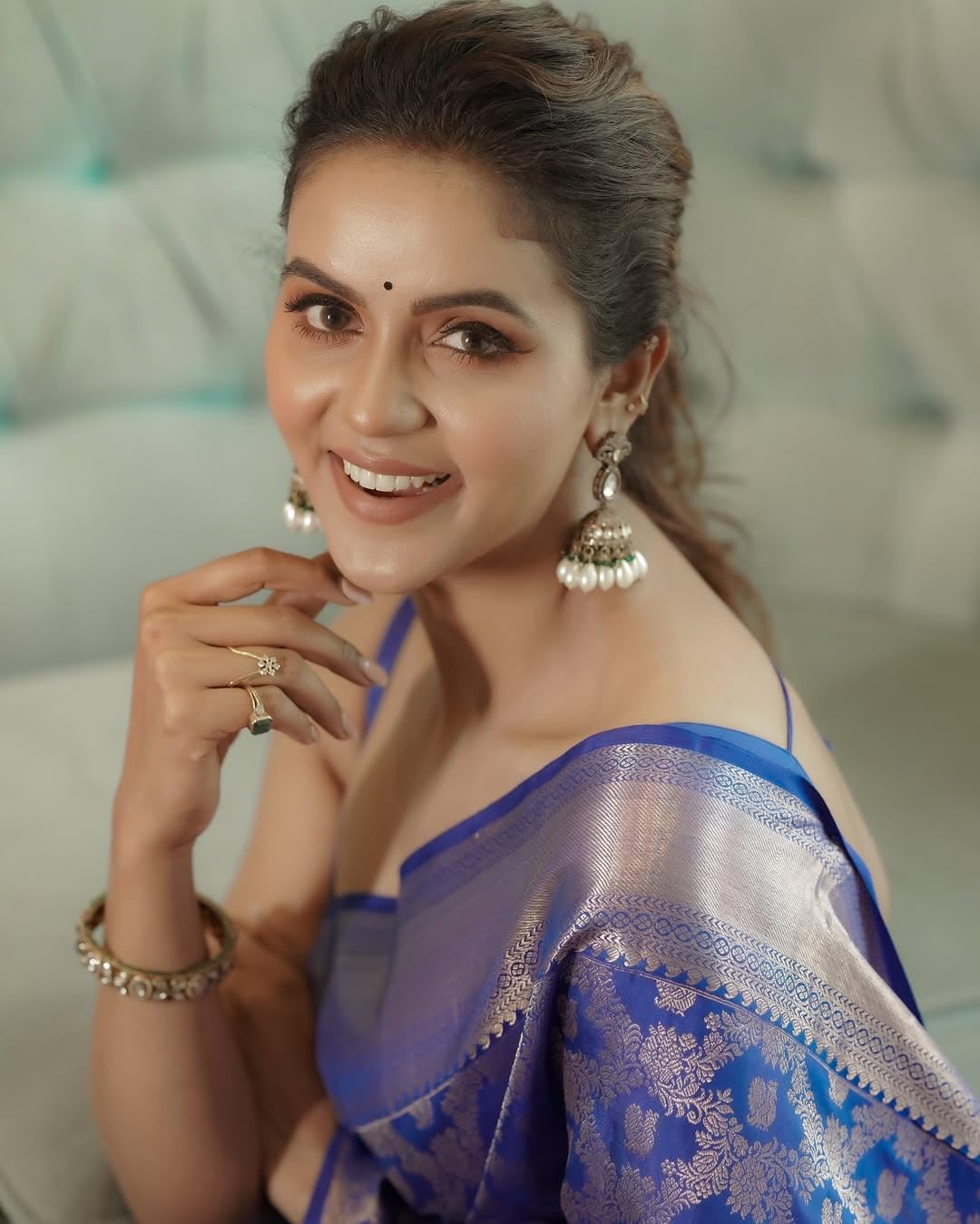 Sugathari Banarasi Kanchipuram Art Silk Saree for Women - Royal Blue - Image 3