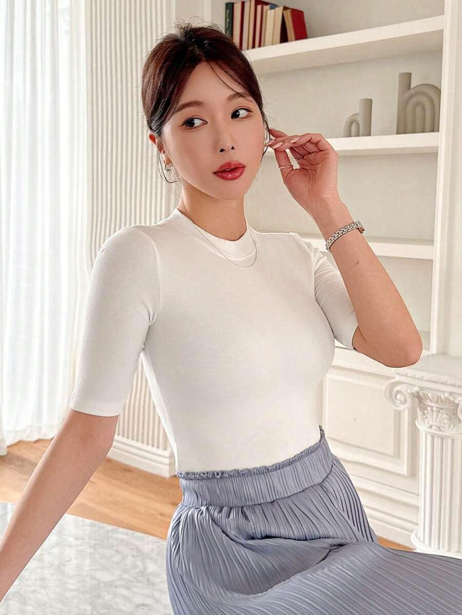 Istyle Slim Fit Round Neck Short Sleeve Top for Women - Image 4