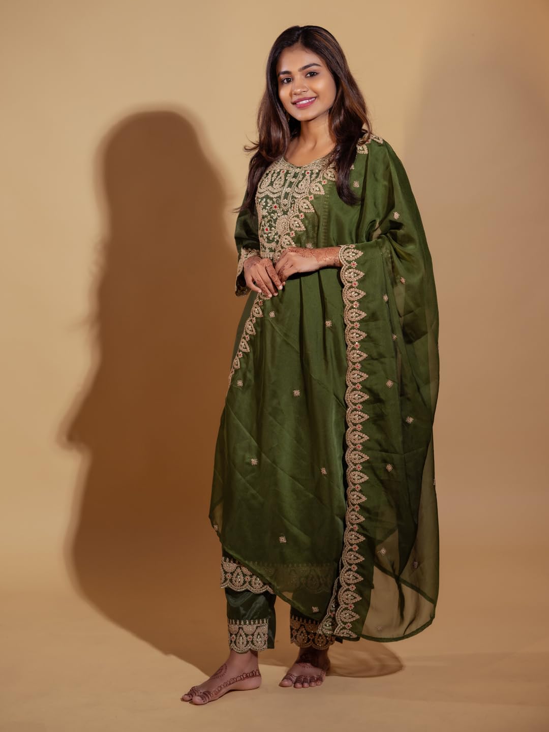 VredeVogel Women's Silk Blend Embroidered Kurta Set - Image 2