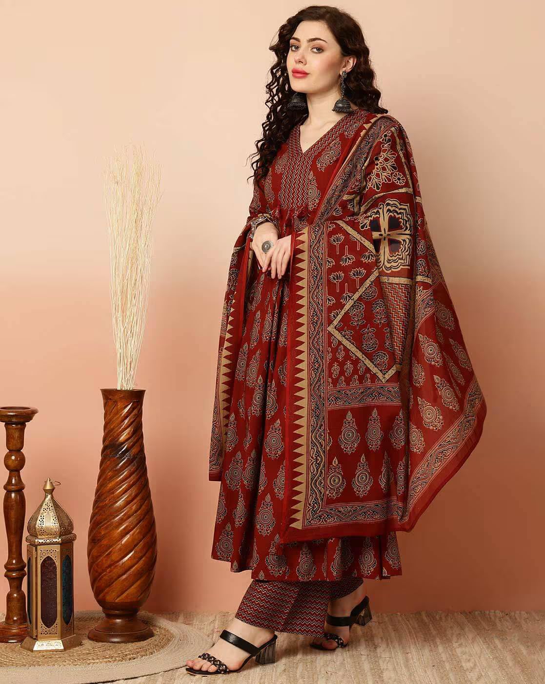 KLOSIA Women Viscose Printed Kurta Set - Red - Image 5