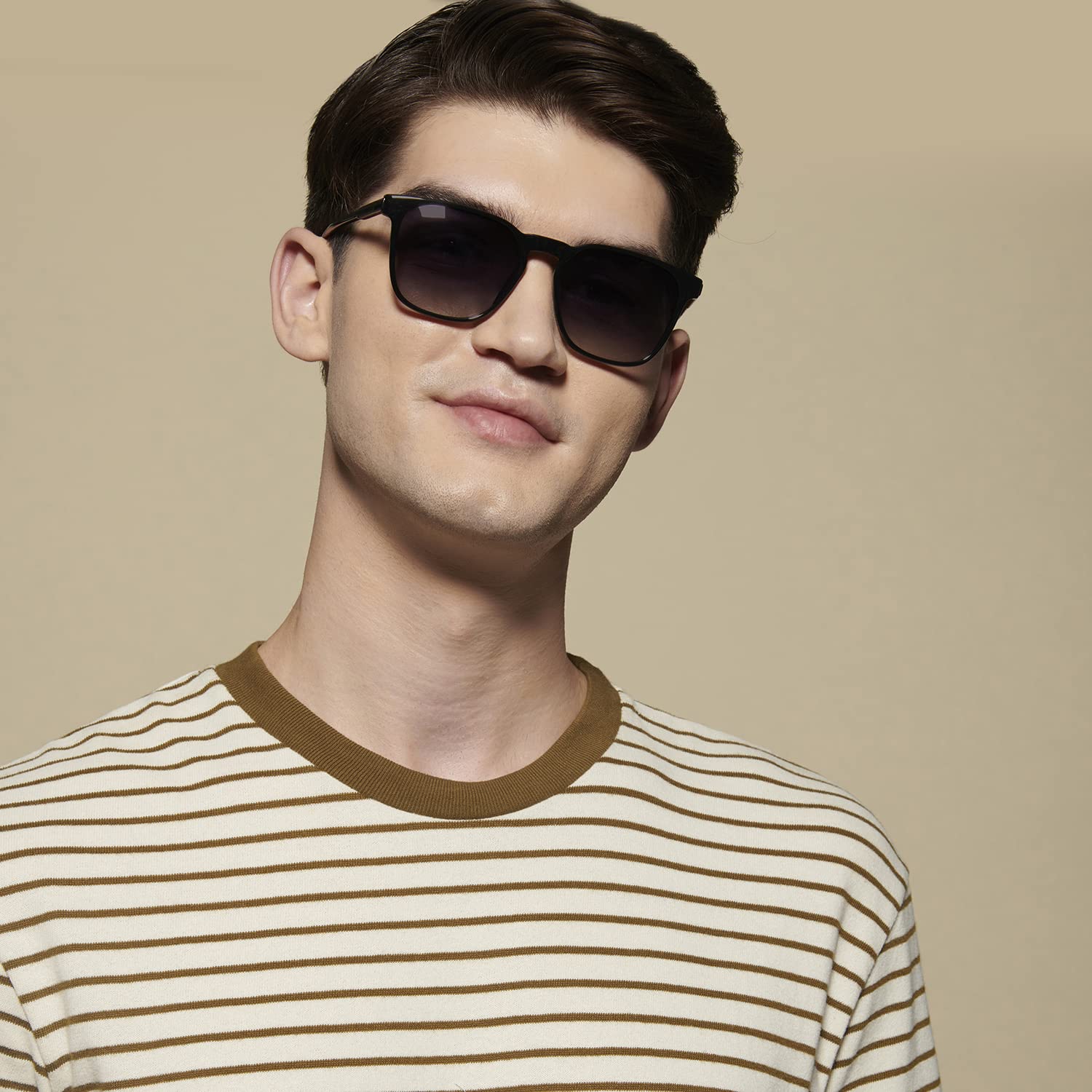 VINCENT CHASE Full Rim Wayfarer Sunglasses - Image 4