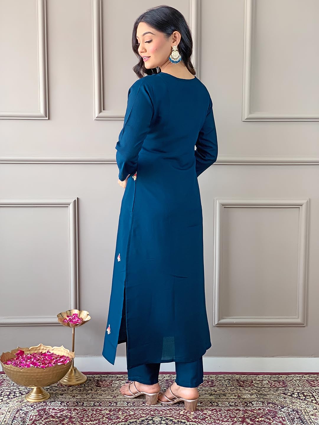 Naixa Women's Rayon Embroidered Kurta Set - Image 4