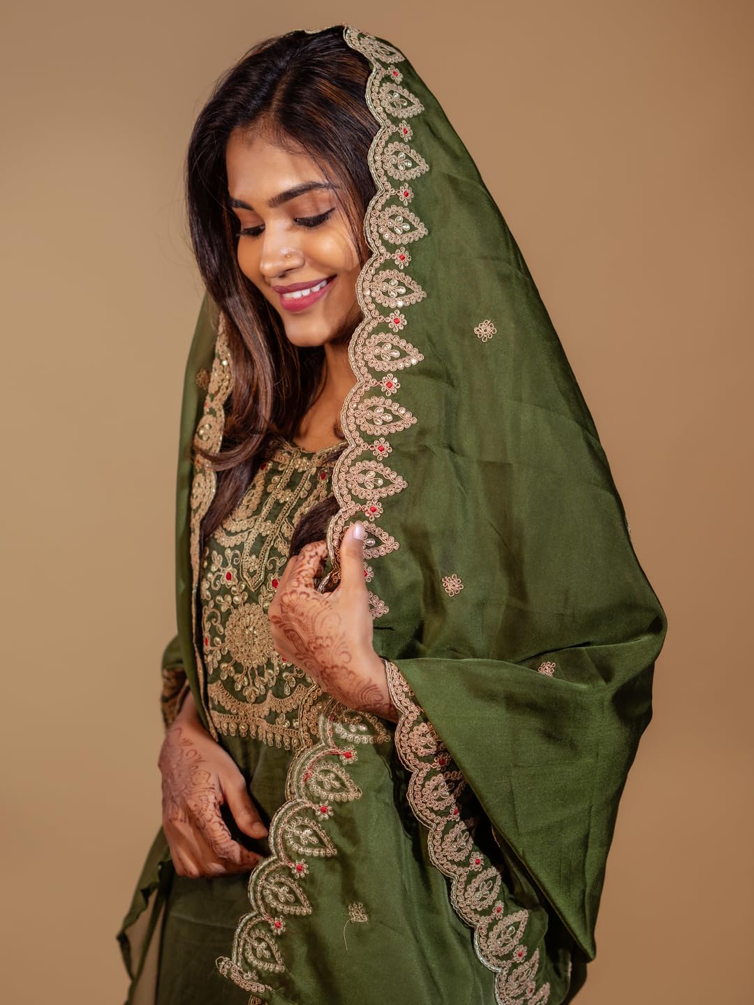 VredeVogel Women's Silk Blend Embroidered Kurta Set - Image 4