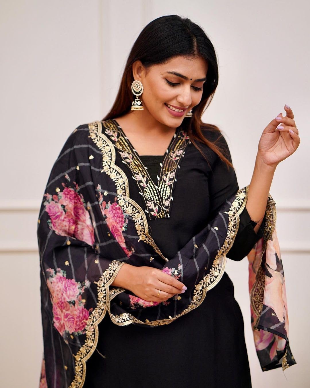 KLOSIA Women Embroidery Kurta Set - Black - Image 5