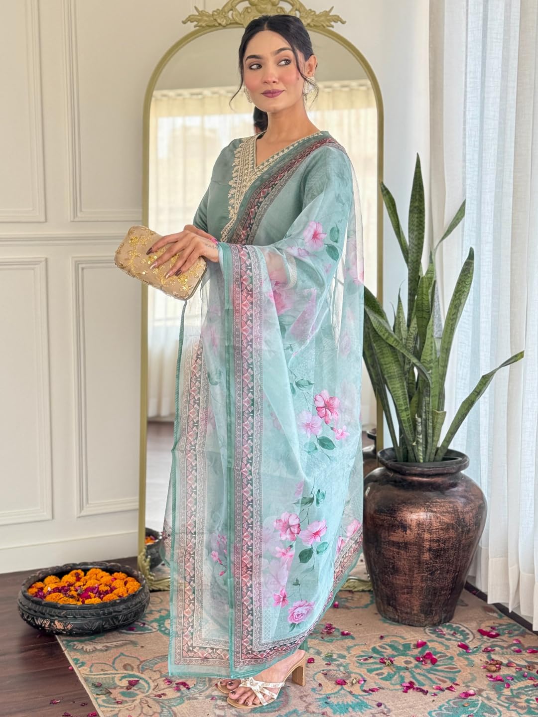 Naixa Women's Rayon Embroidered Kurta Set - Image 3