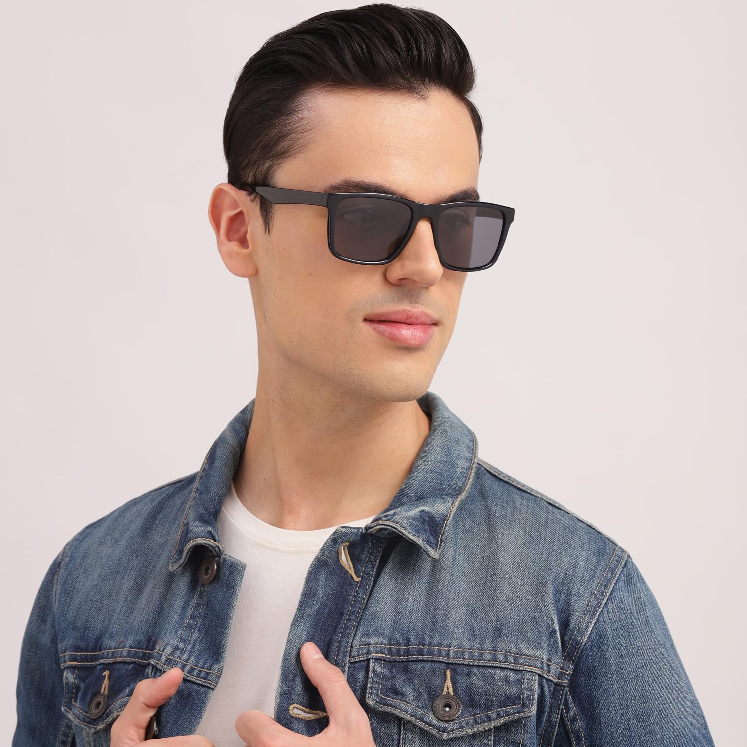 VINCENT CHASE Full Rim Wayfarer Sunglasses - Image 4