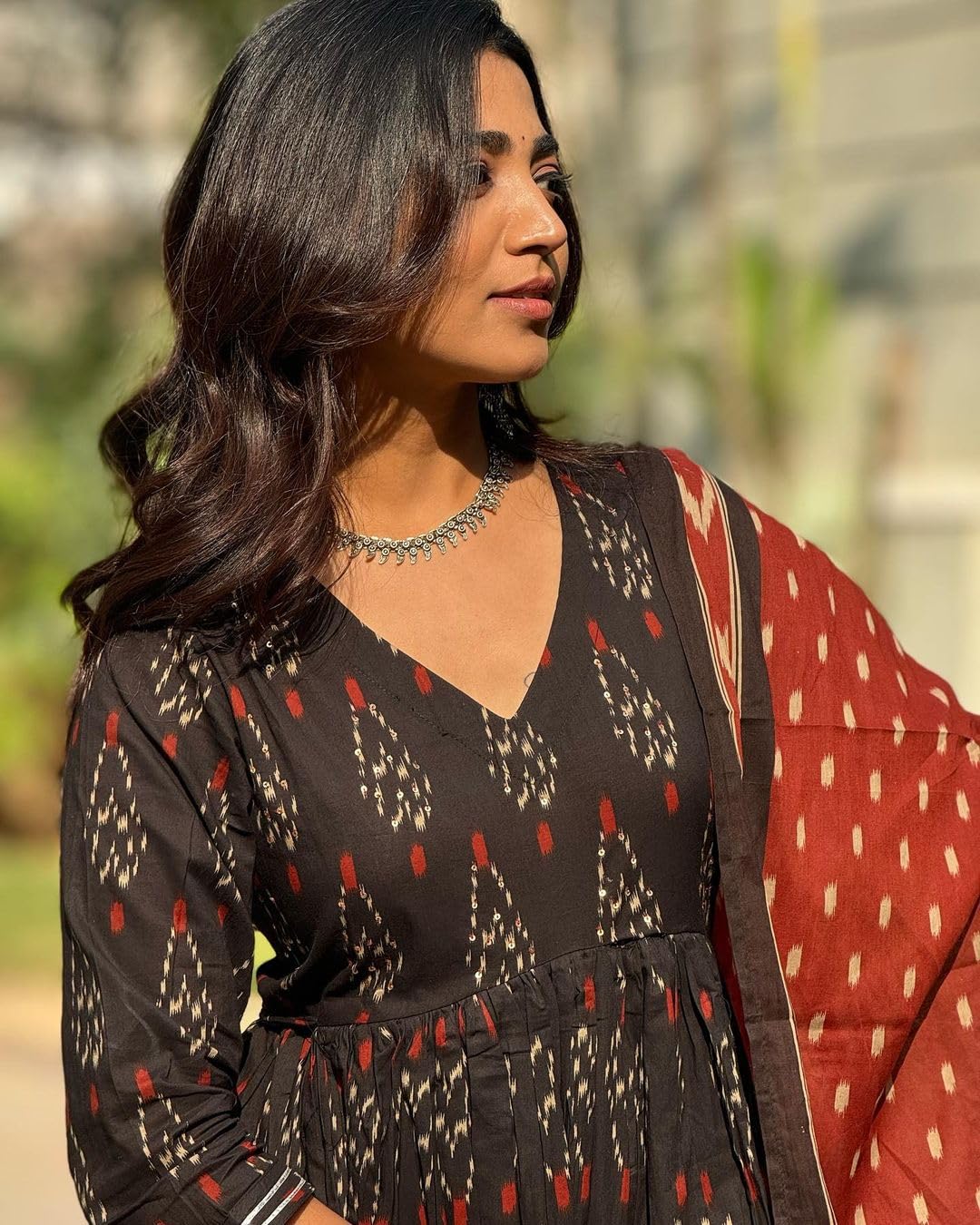 KLOSIA Black V-Neck Kurta Pant Dupatta Set for Women - Image 4