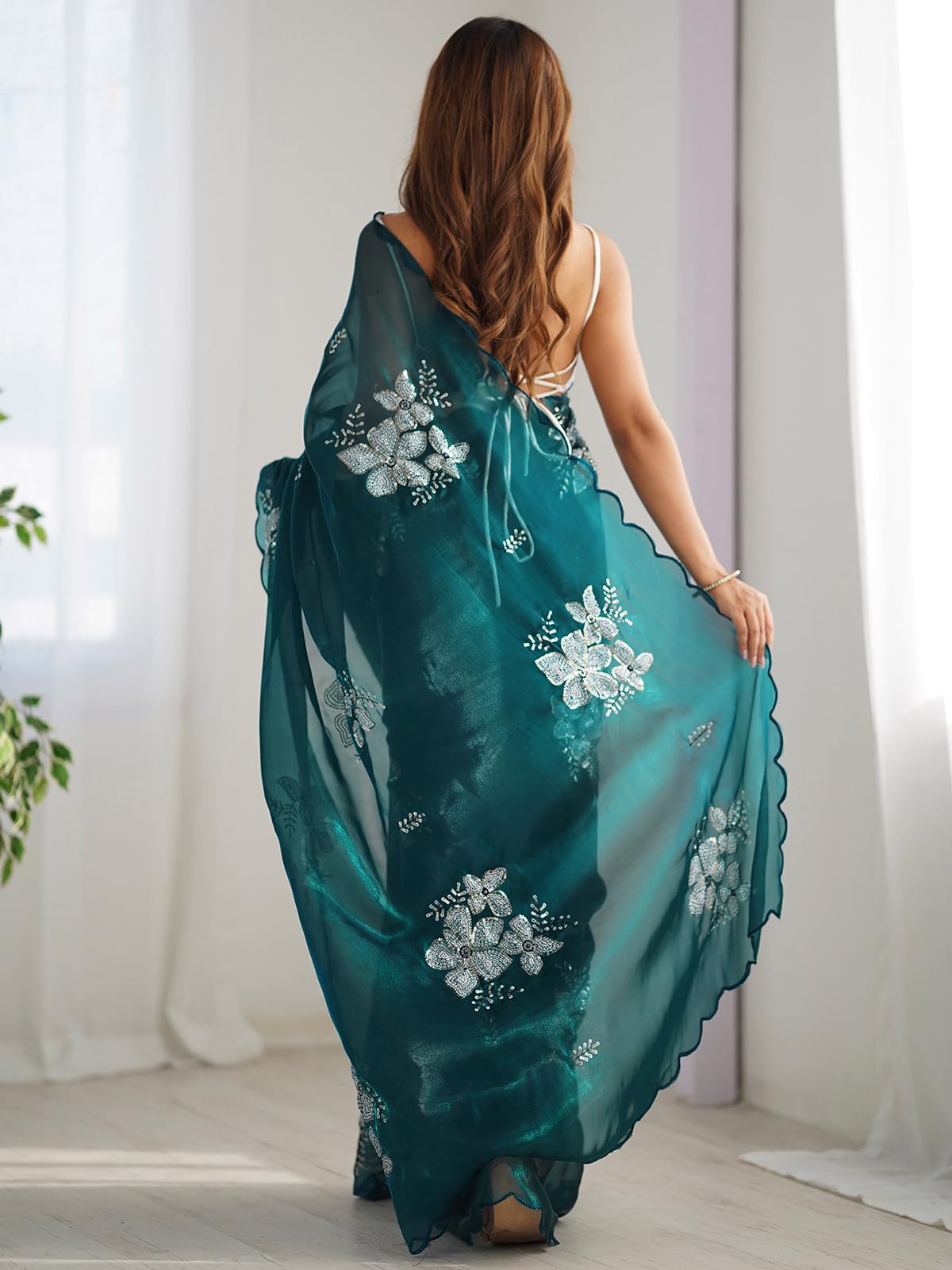 Satrani Women's Shimmer Chiffon Saree - Image 2