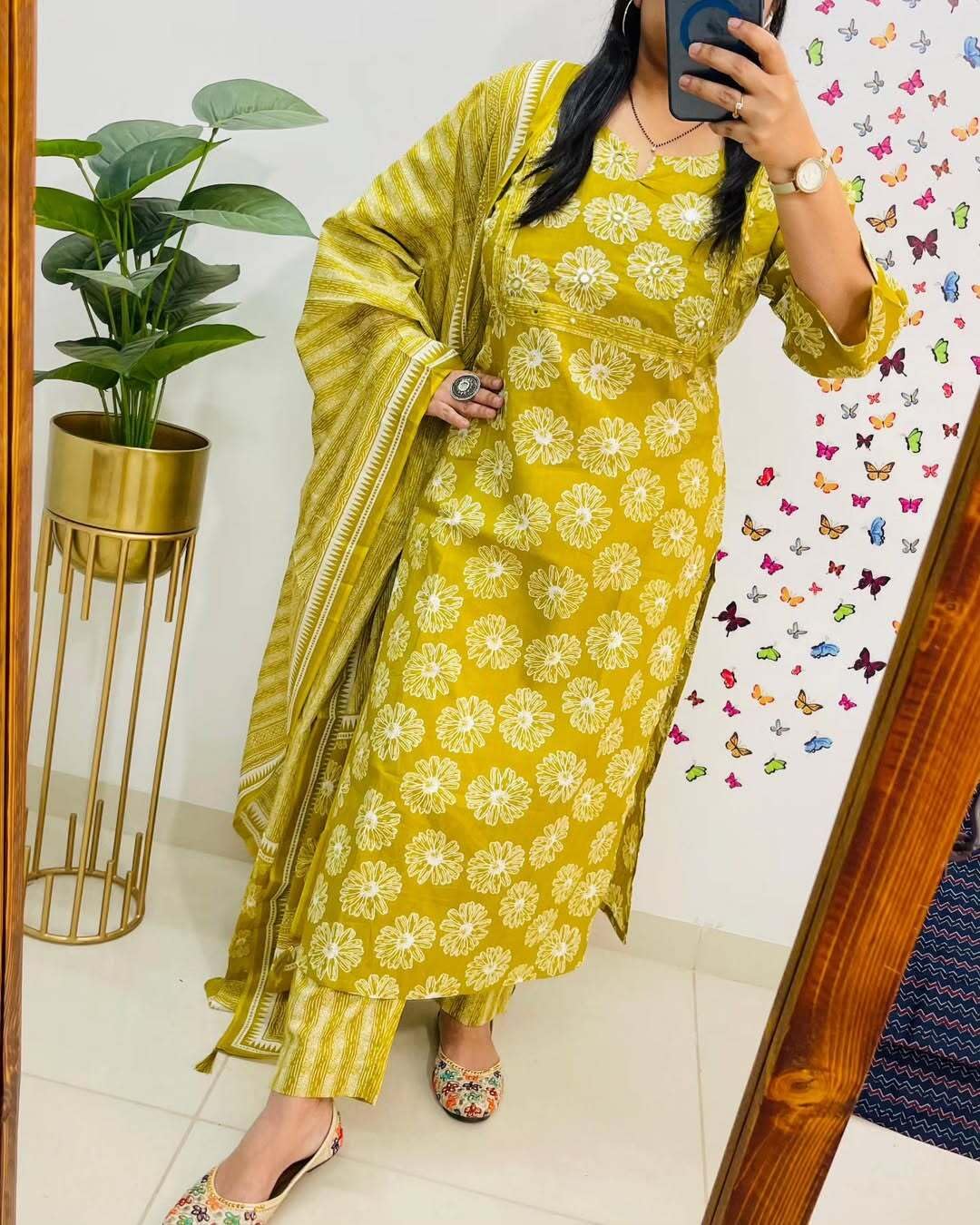 Rangnavi Women's Floral Printed Kurta Set - Yellow - Image 5