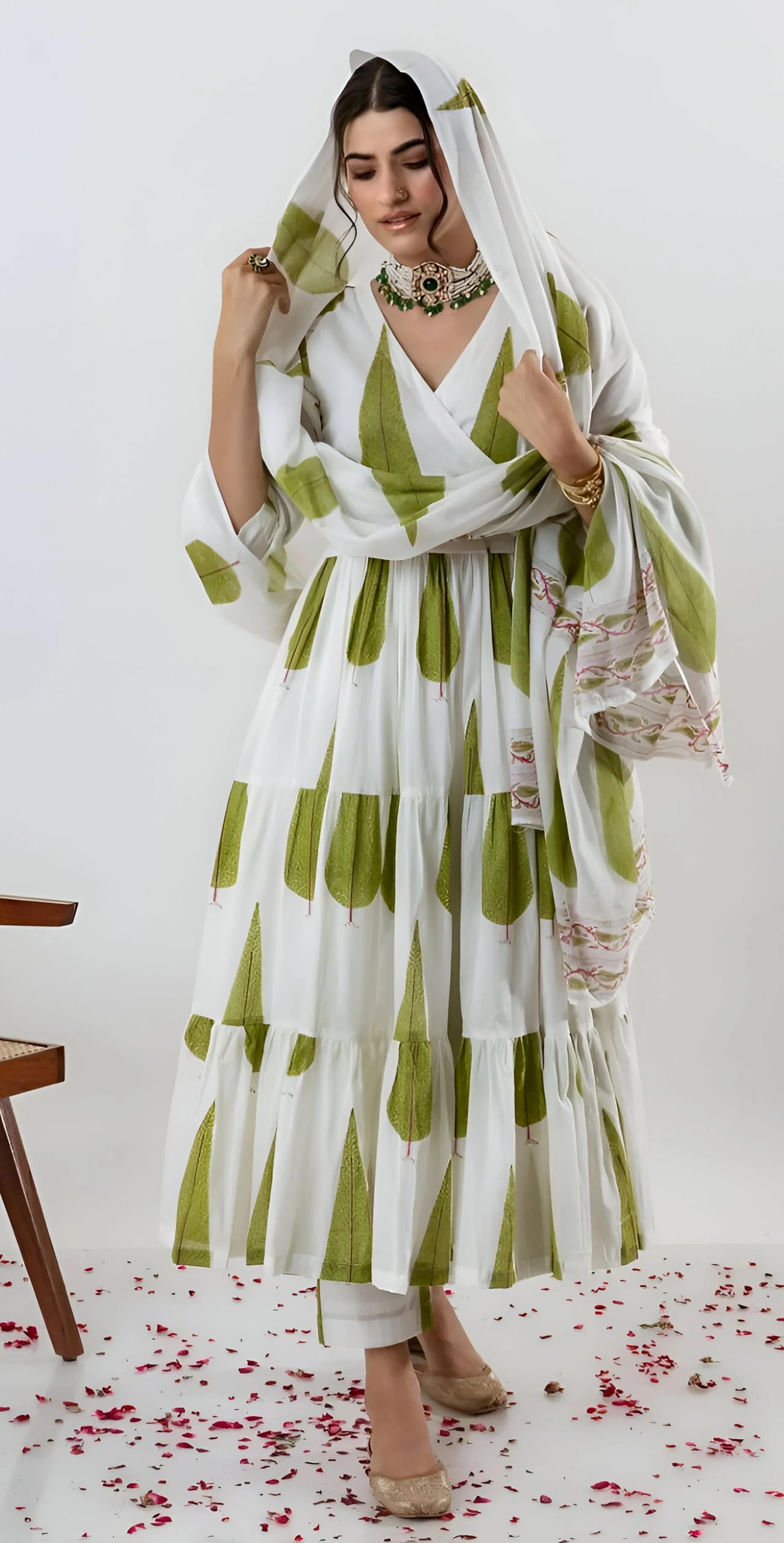 Sugathari Women's White Georgette Anarkali Kurta - Image 2