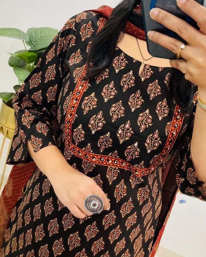 Veqreqmeq Kurta Palazzo Set with Dupatta - Red - Image 3