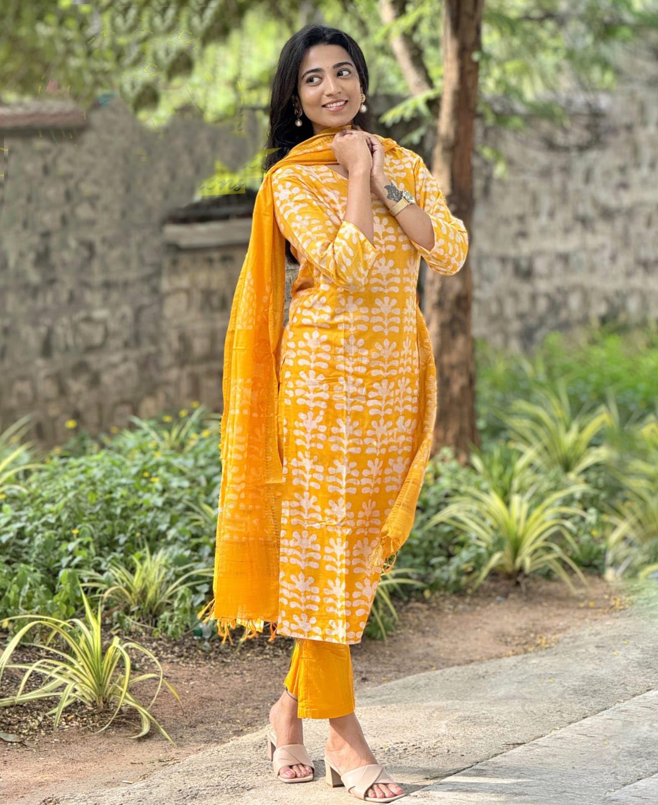 KLOSIA Women Viscose Printed Kurta Set - Image 3