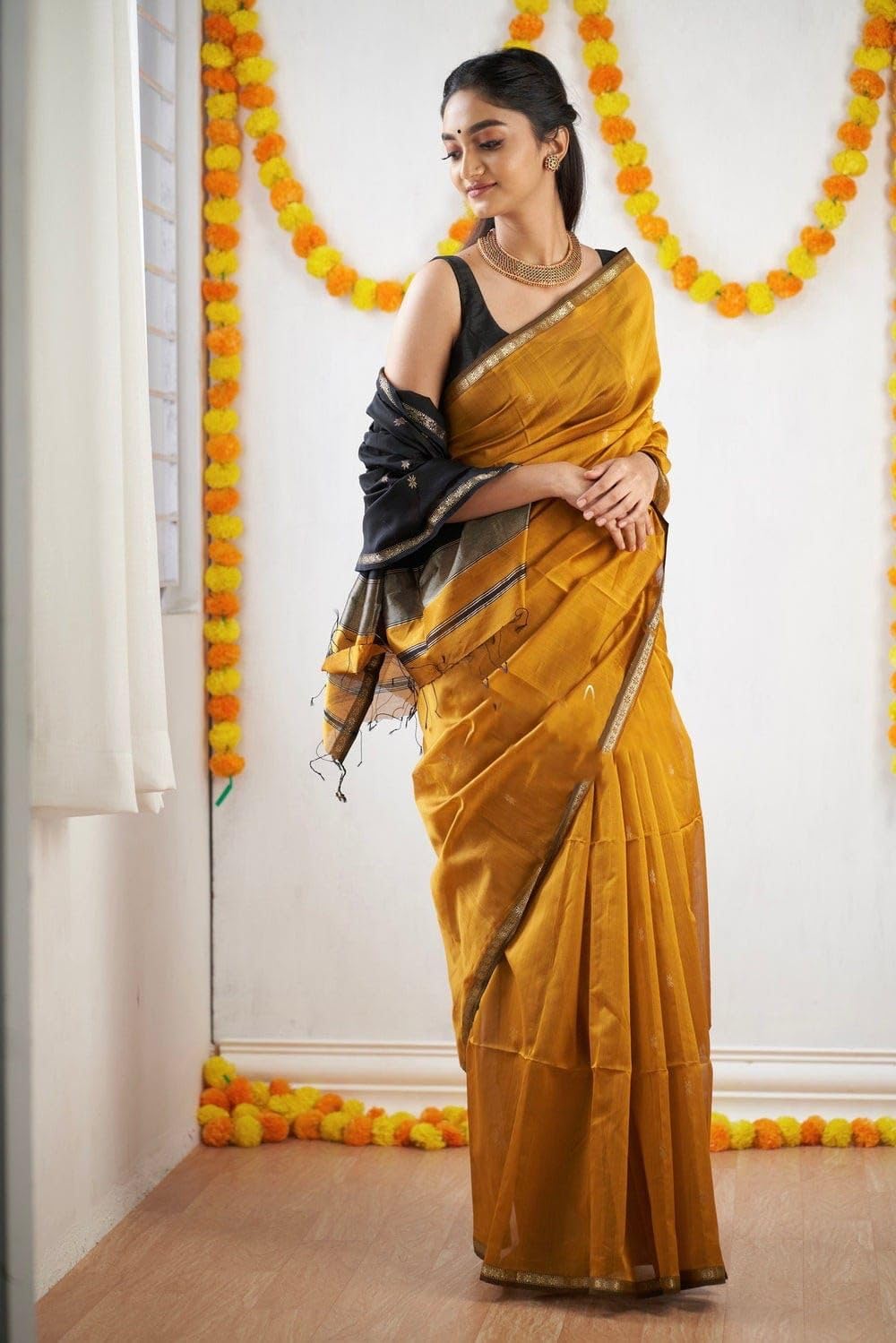 Cotton Linen Saree with Gold Zari Work - Image 3