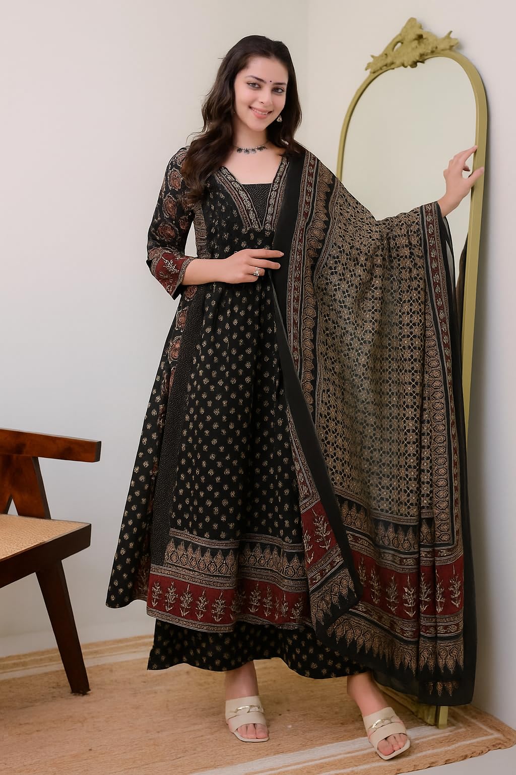 KLOSIA Black Printed Anarkali Kurta Set for Women - Image 4