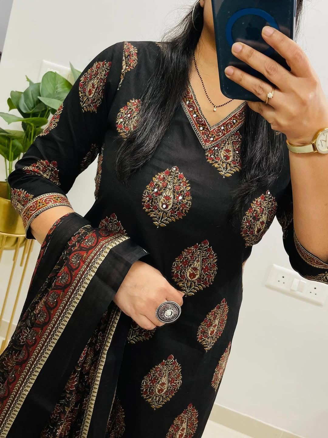 Rangnavi Black Straight Kurta Set for Women - Image 3