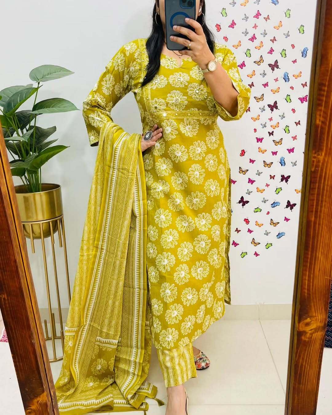 Rangnavi Women's Floral Printed Kurta Set - Yellow - Image 3