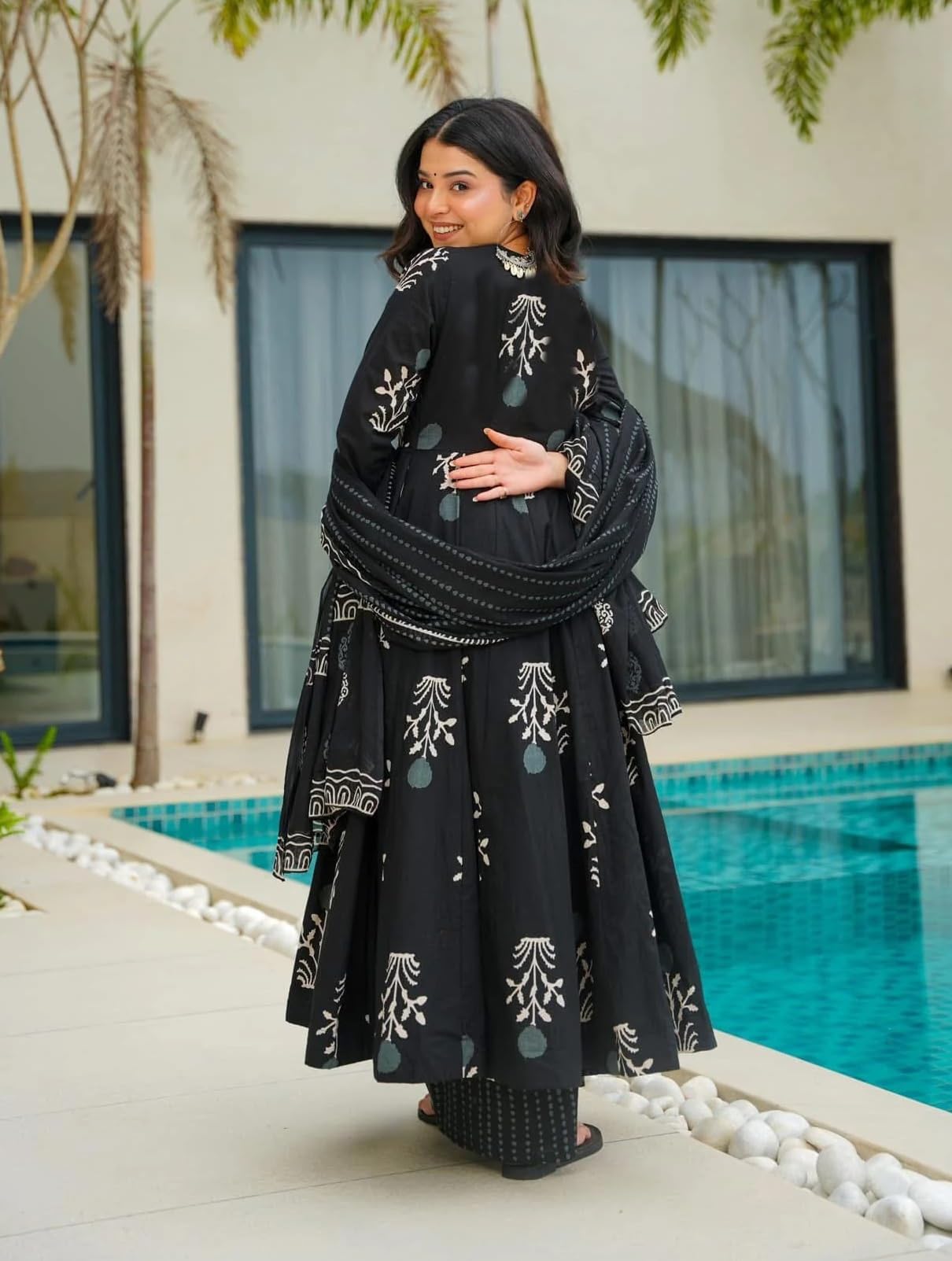 KLOSIA Women Printed Anarkali Kurta Set - Black - Image 3