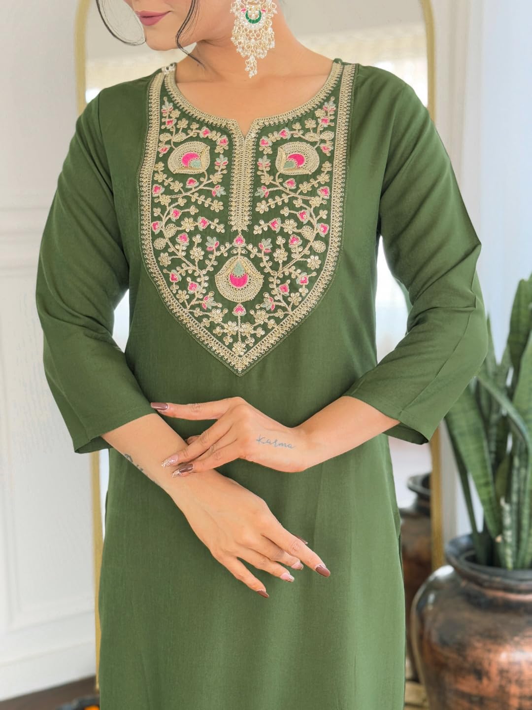 Naixa Women's Rayon Embroidered Kurta Set - Image 5