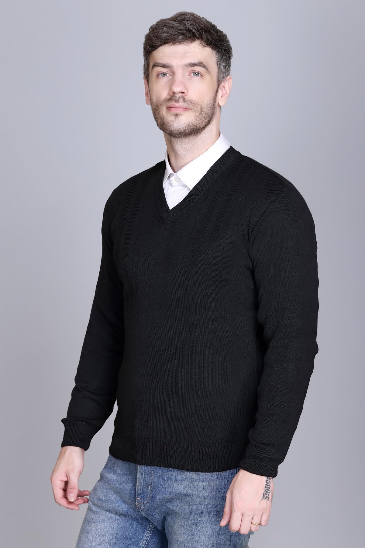 VENATORIA Men's V Neck Wool Sweater - Black - Image 3