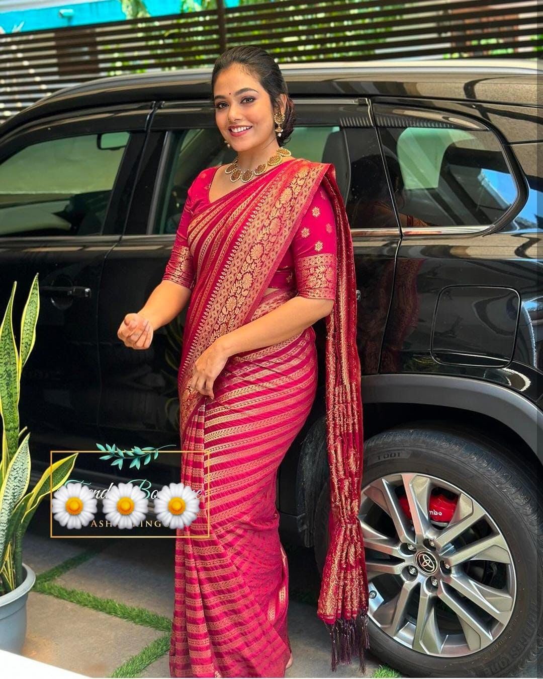 PHEASANT Women Kanjivaram Jacquard Saree - Pink with Gold Zari - Image 4