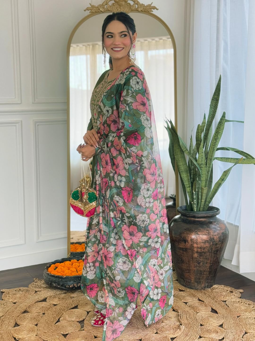 Naixa Women's Rayon Embroidered Kurta Set - Image 3