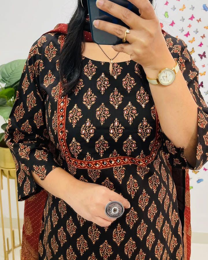 Veqreqmeq Kurta Palazzo Set with Dupatta - Red - Image 2