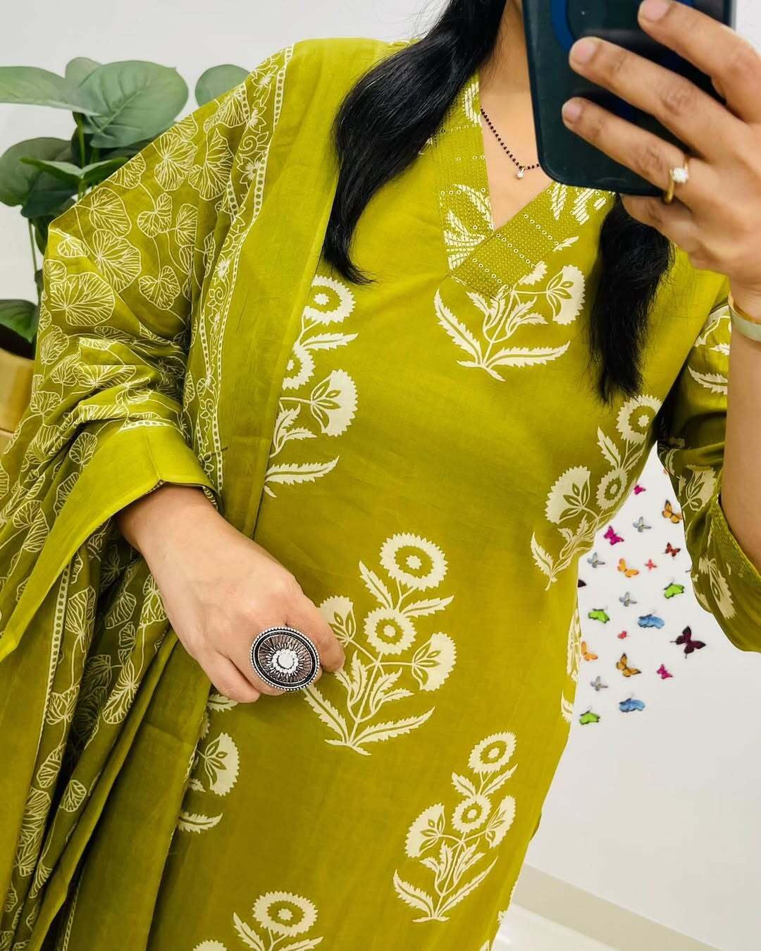 Rangnavi Women's Floral Kurta Set - Image 3