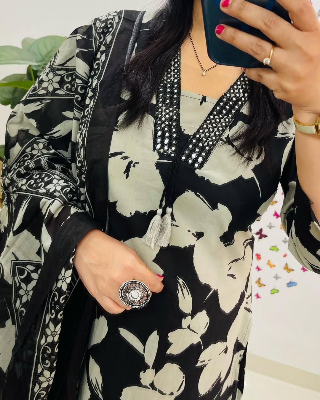 Rangnavi Yellow Floral Kurta Set for Women - Image 3