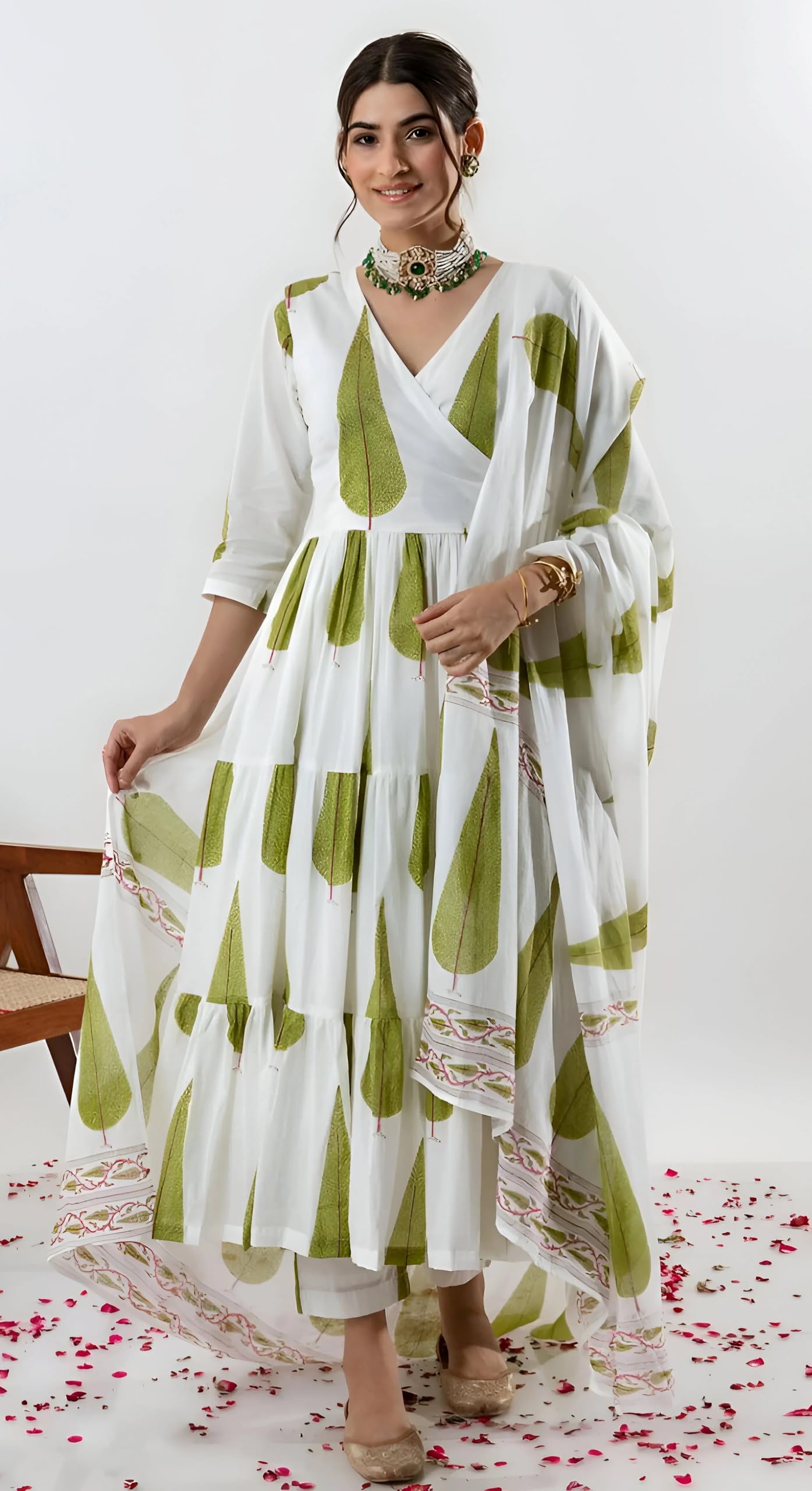 Sugathari Women's White Georgette Anarkali Kurta - Image 5