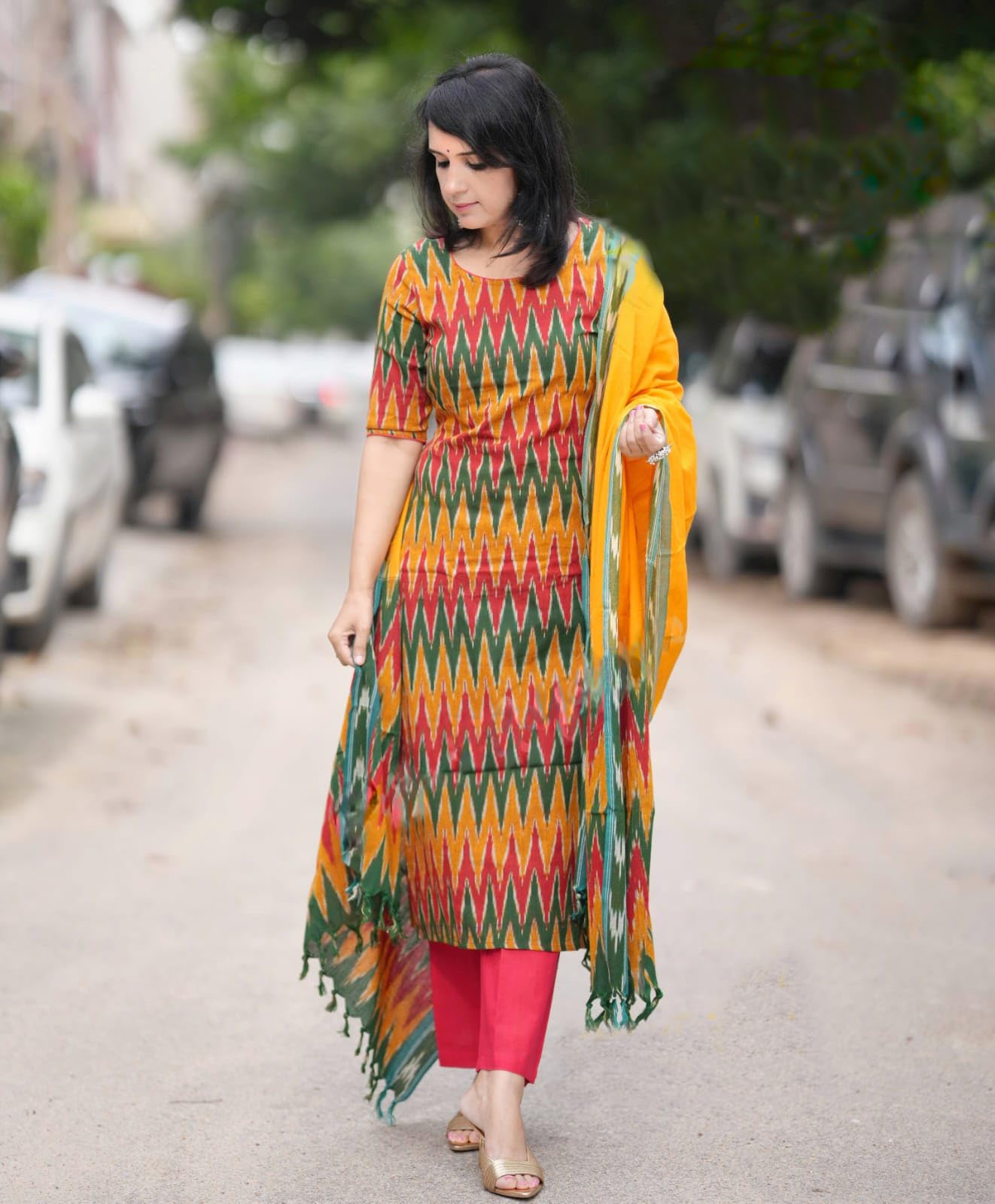 KLOSIA Women Printed Kurta Pant Set with Dupatta - Image 5