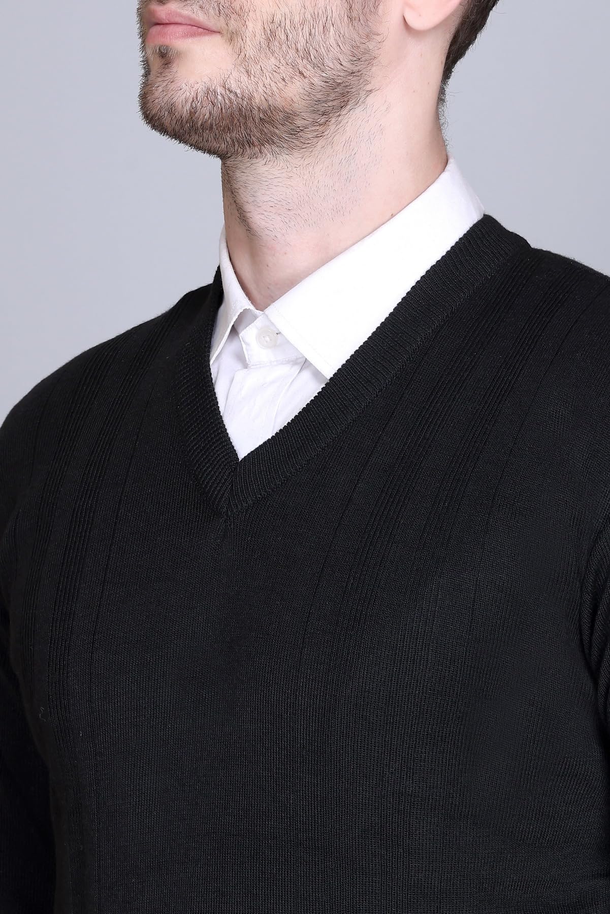 VENATORIA Men's V Neck Wool Sweater - Black - Image 5