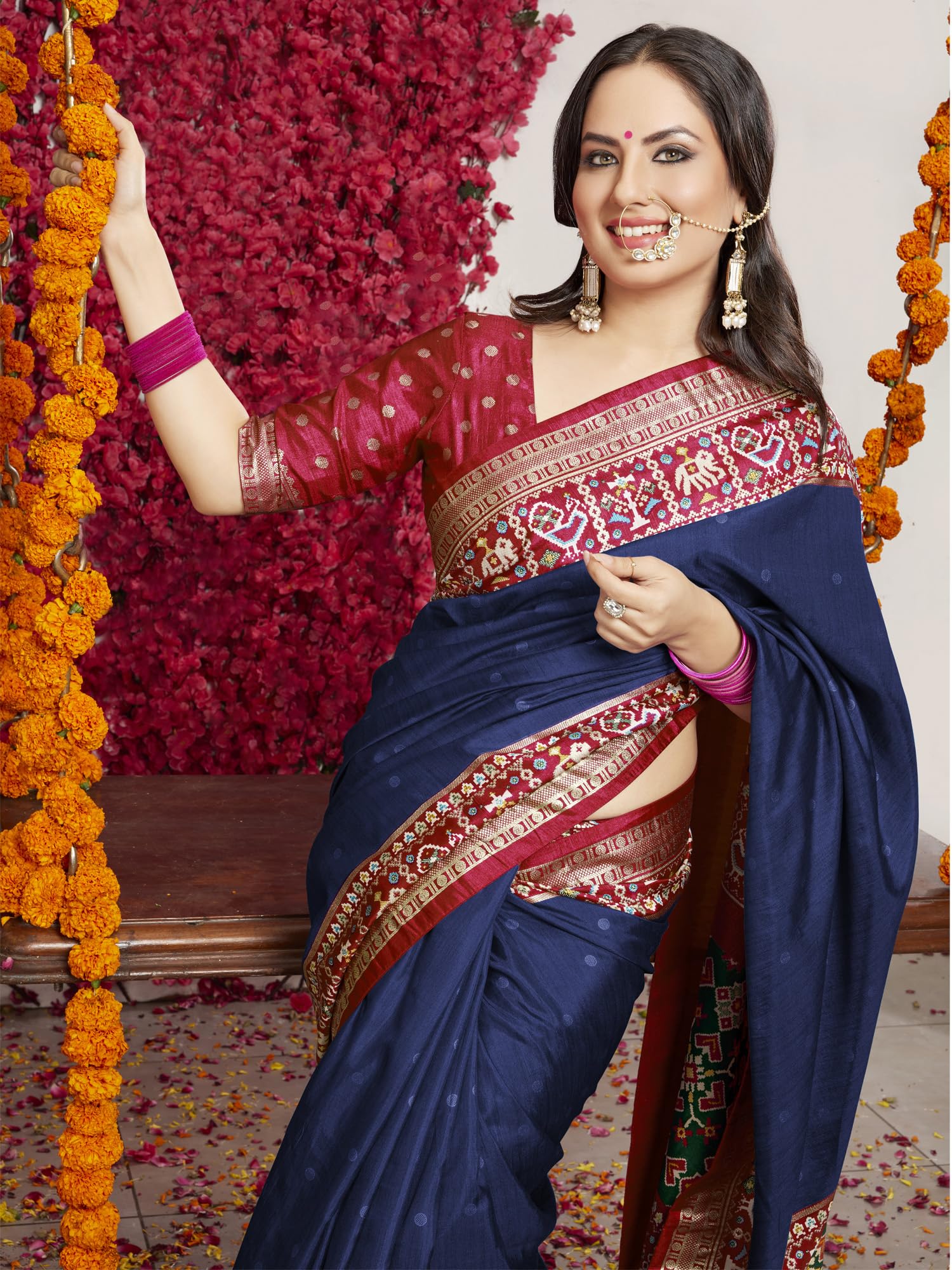 AKHILAM Women Banarasi Silk Saree - Navy Blue - Image 3