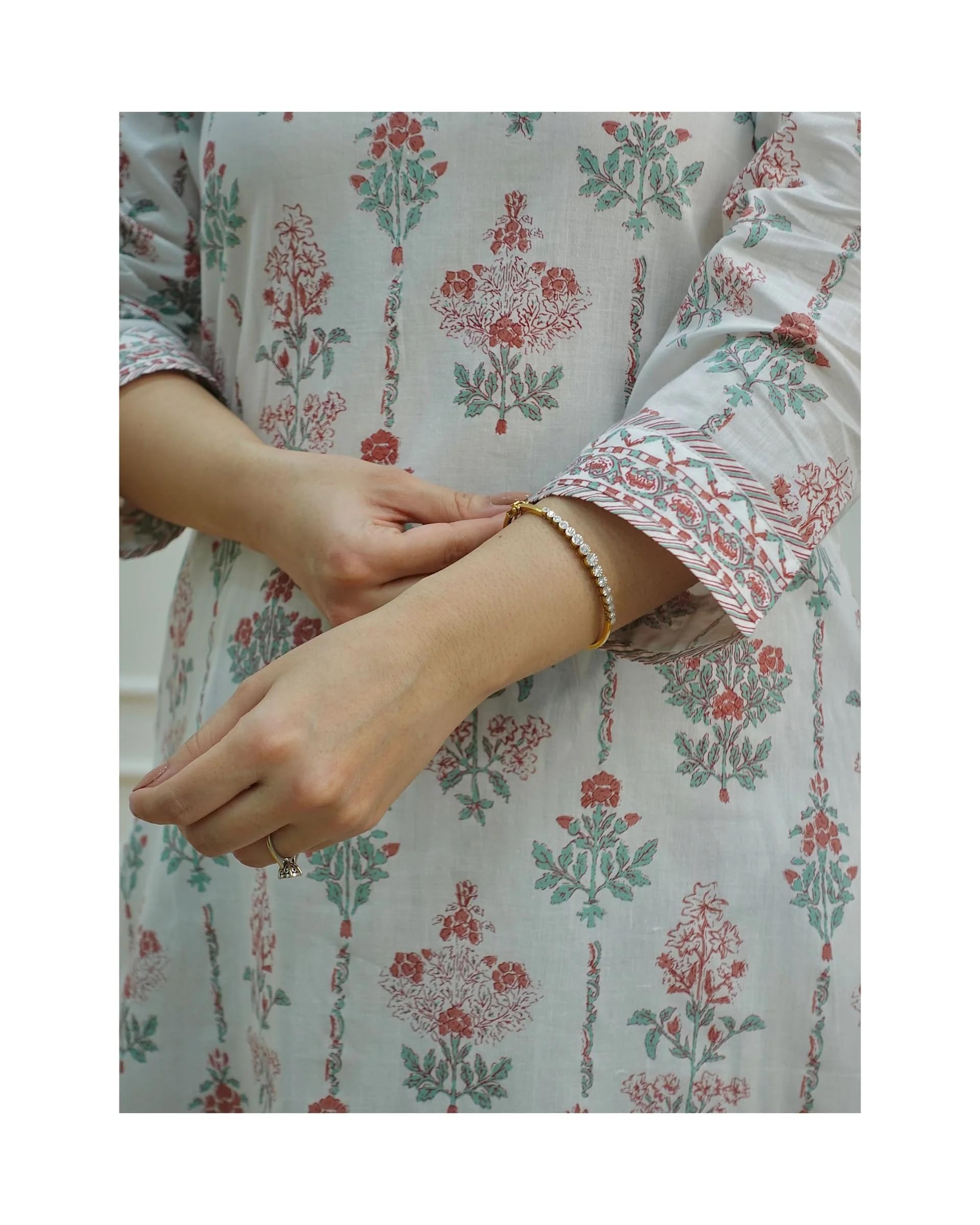 KLOSIA Women Printed Kurta Pant with Dupatta Set - Image 3