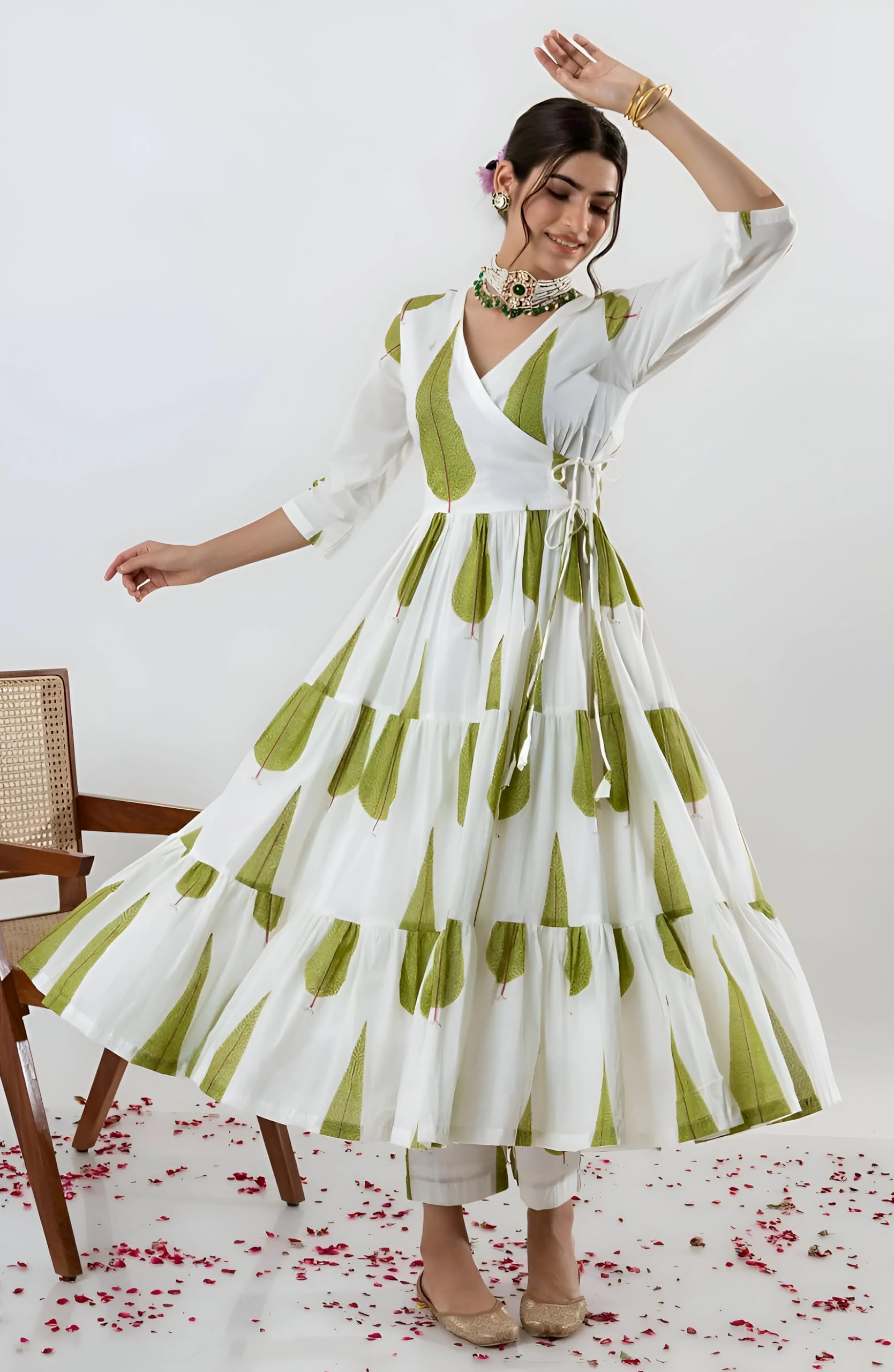 Sugathari Women's White Georgette Anarkali Kurta - Image 3