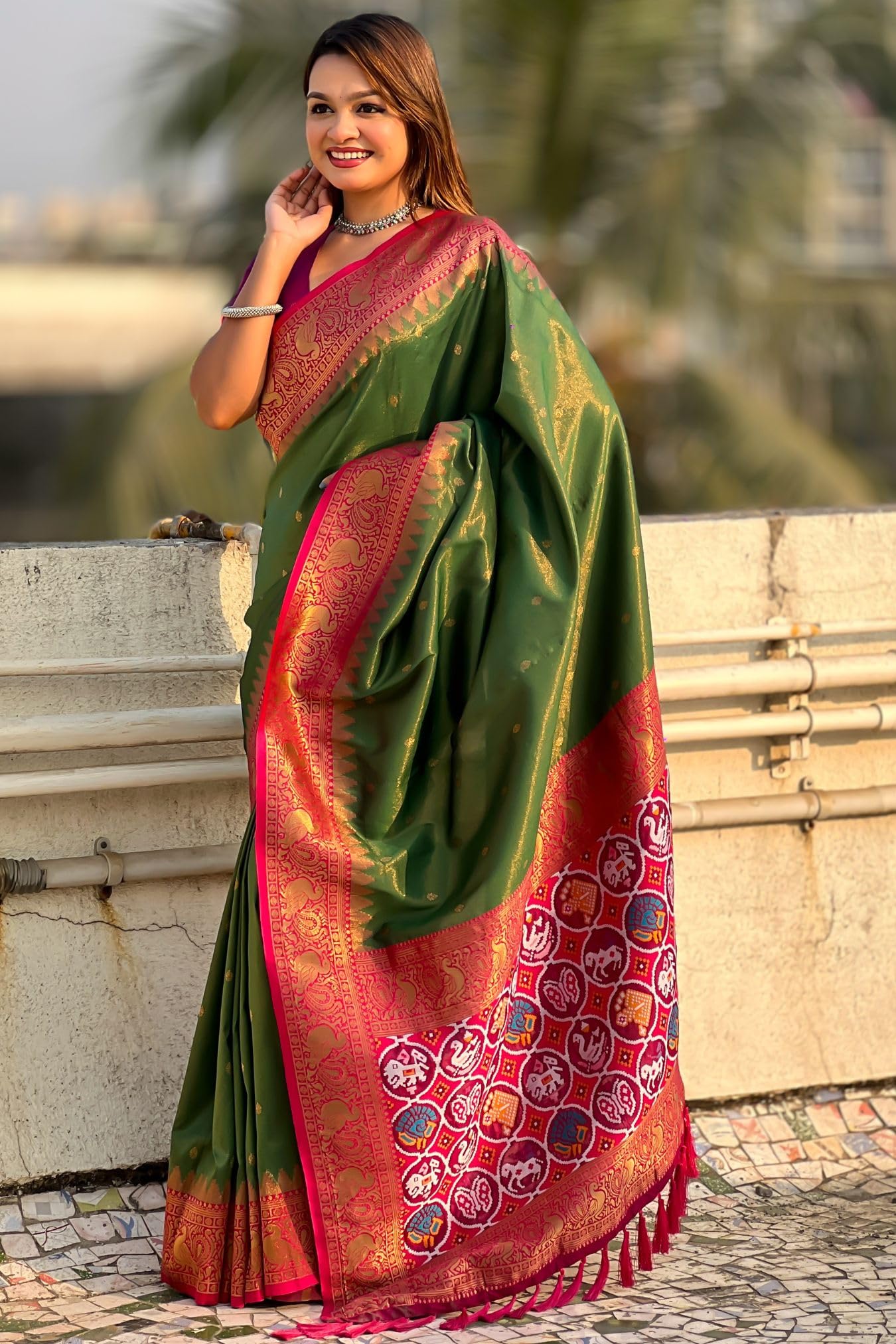 Kanjivaram Patola Silk Saree for Women - Dark Green Pink - Image 5