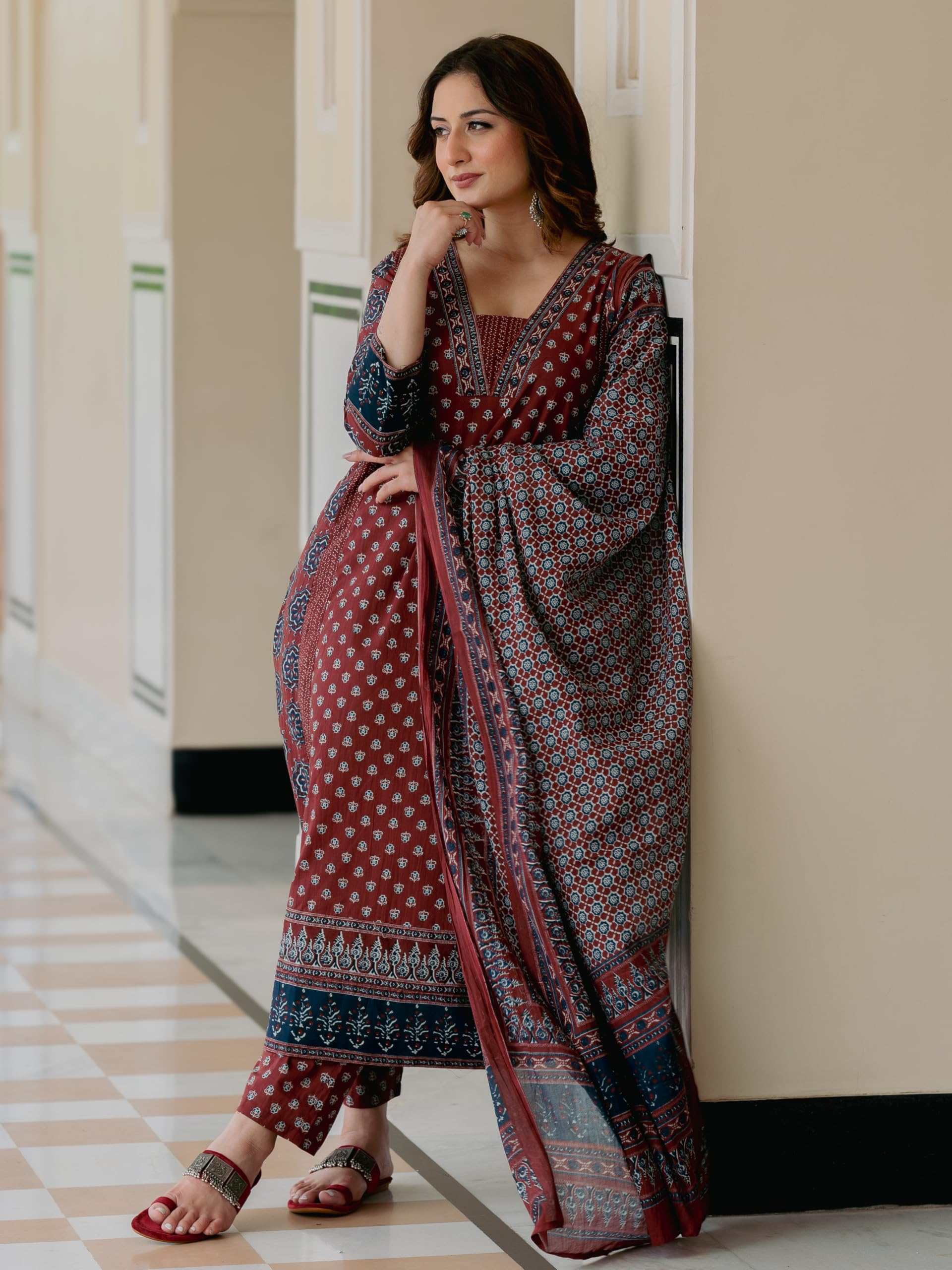 Arayna Women's Ethnic Suit - Maroon - Image 3