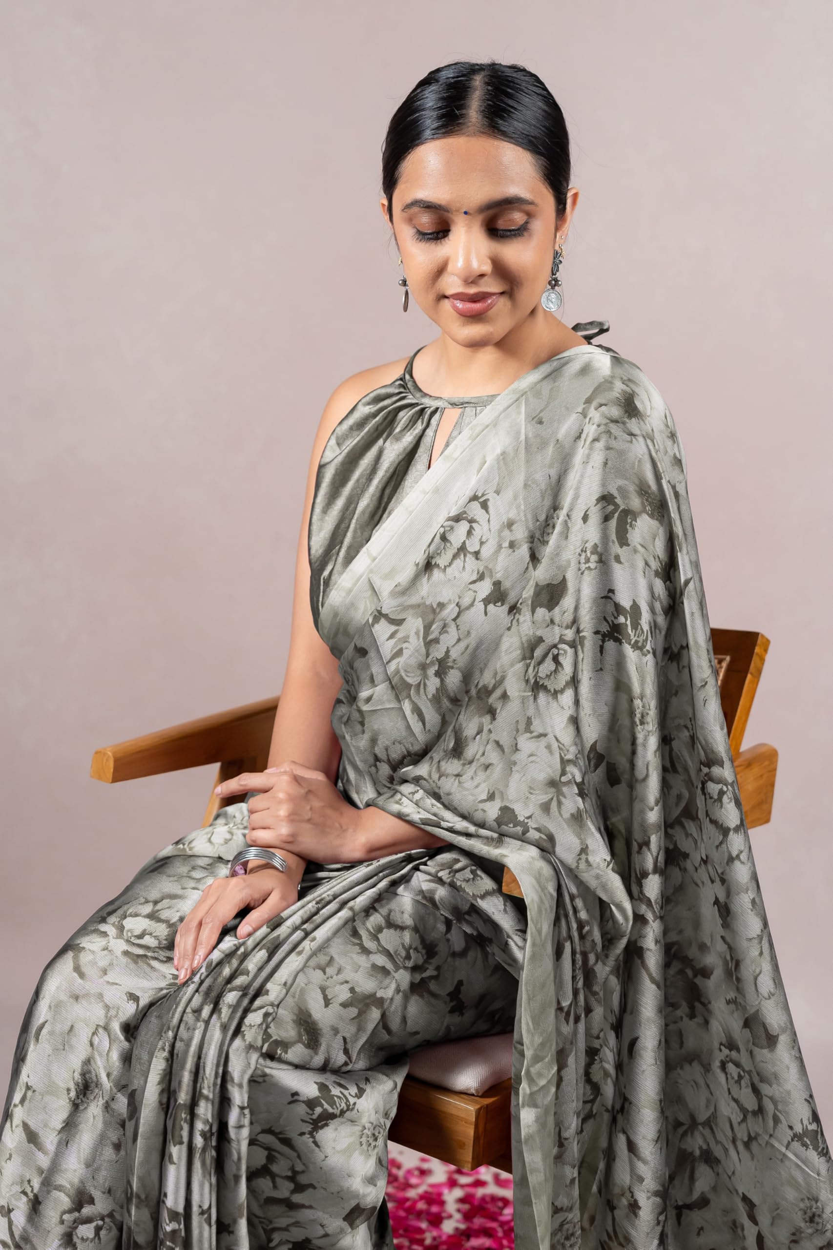 MIRCHI FASHION Chiffon Georgette Floral Saree for Women - Light Grey - Image 5