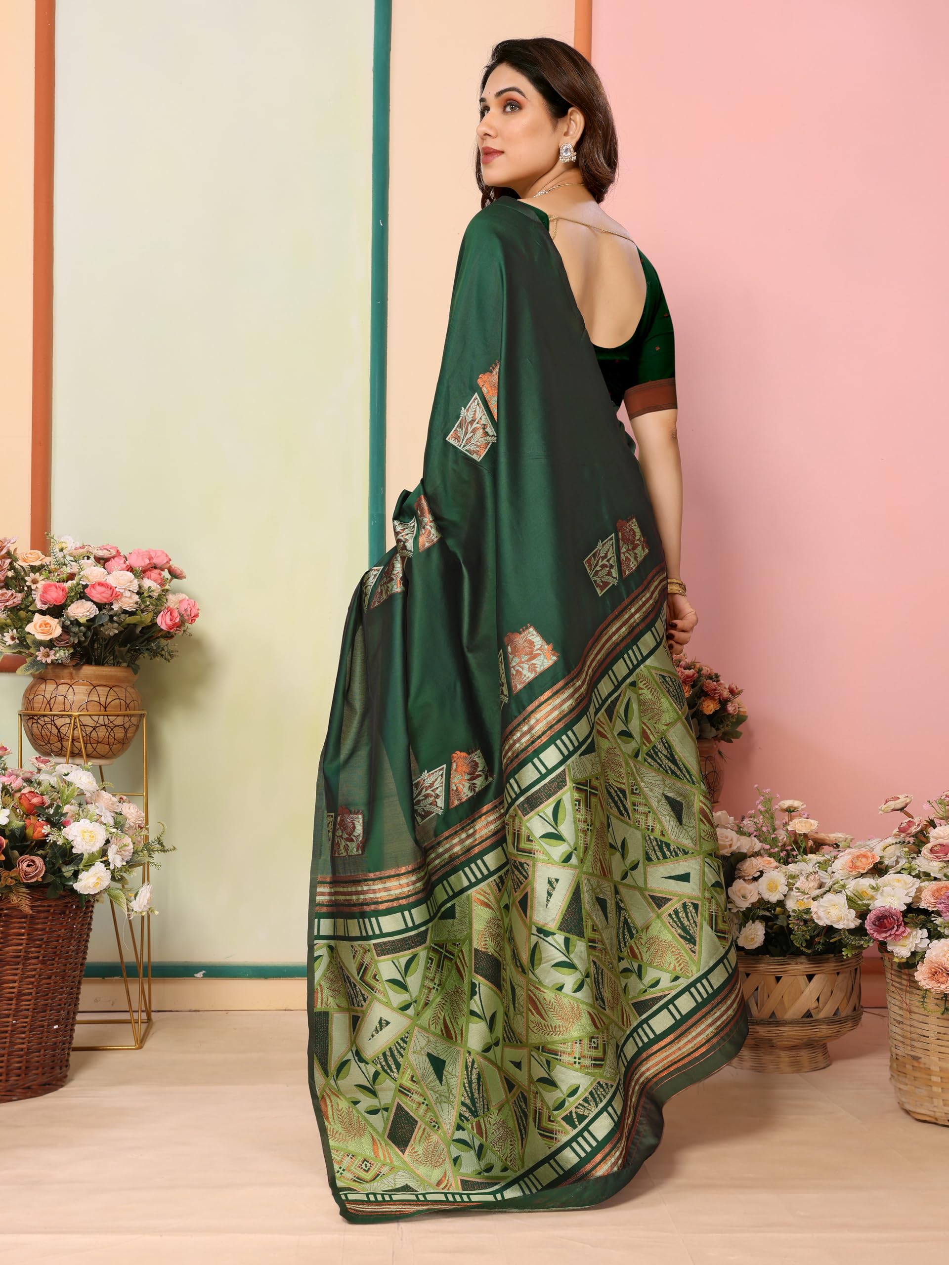 Sidhidata Kanjivaram Banarasi Silk Saree - Bottle Green - Image 2