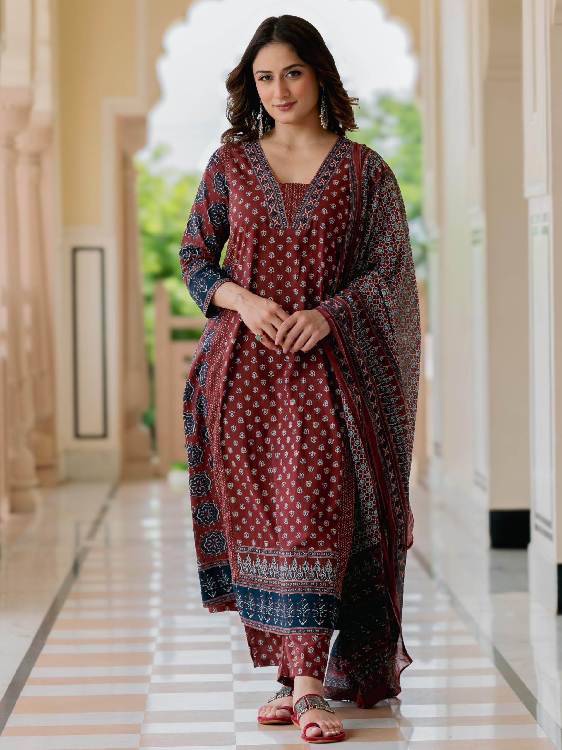 Arayna Women's Ethnic Suit - Maroon - Image 4