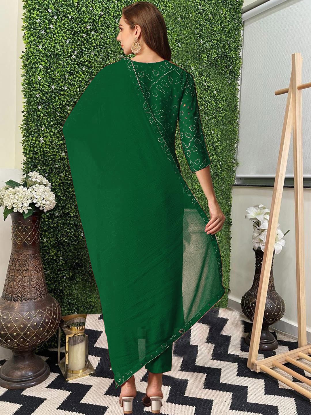 GoSriKi Women's Green Rayon Kurta Set - Image 2