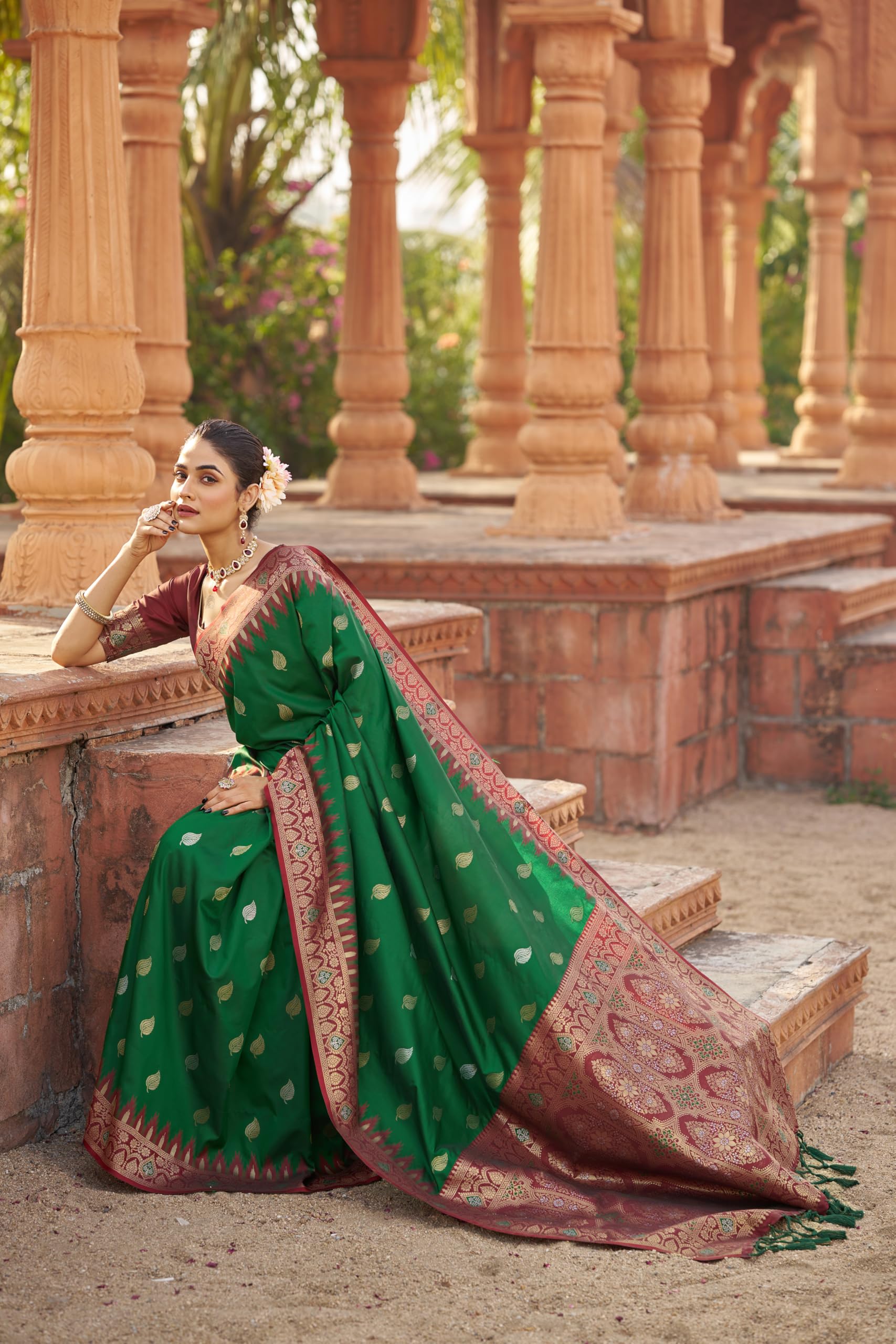 SWORNOF Women's Kanjivaram Soft Silk Banarasi Saree - Green - Image 4