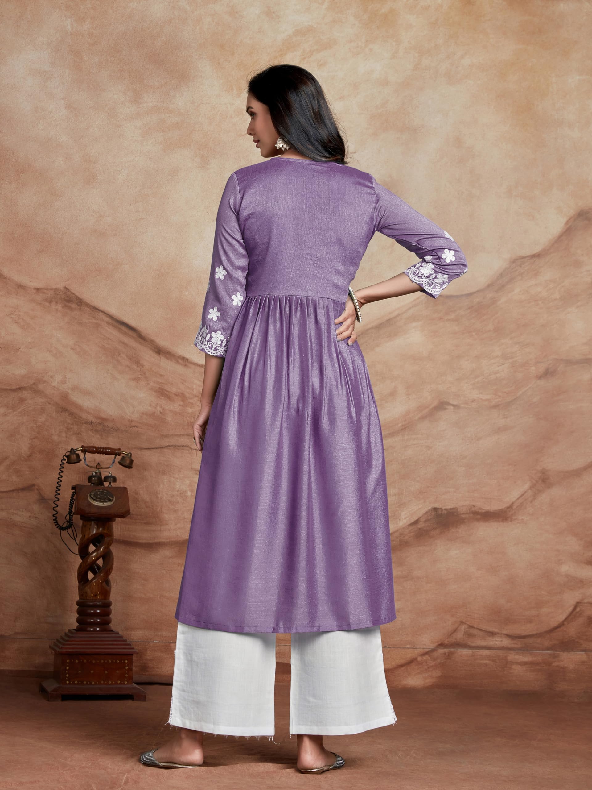 Lavender Chikankari Kurta for Women - Image 3