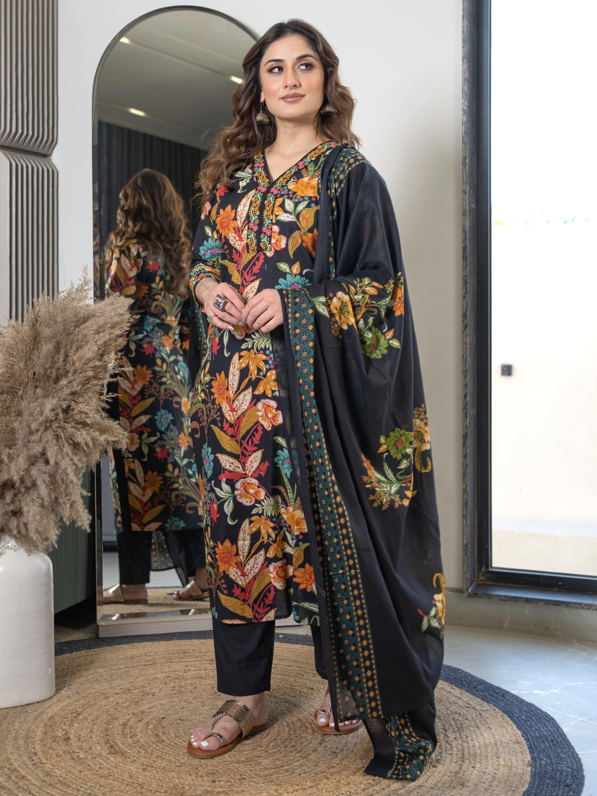 Mystic Black Floral Cotton Kurta Set for Women - Image 3